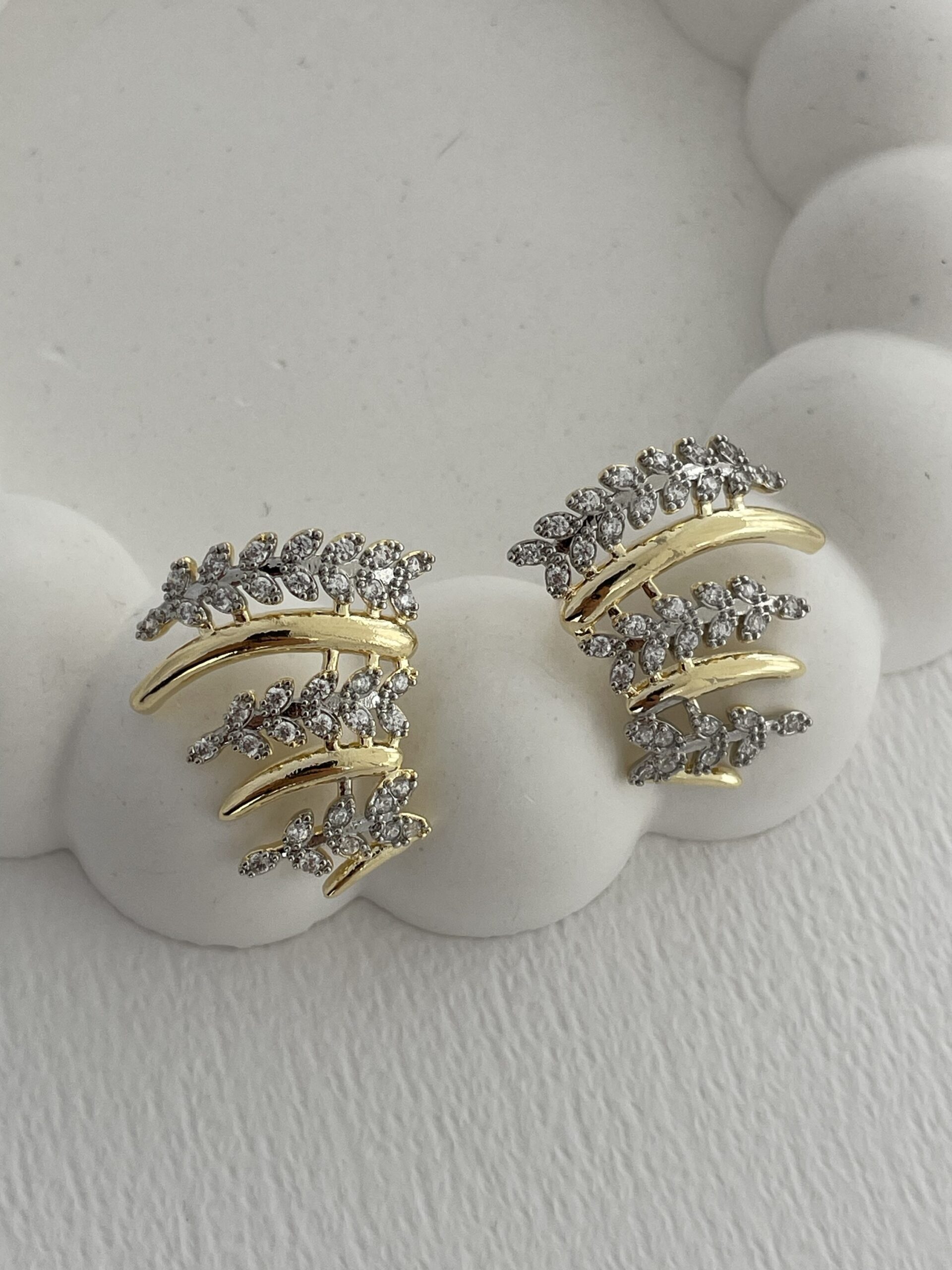 img_9654-4 Özel Seri Zirkon Taşlı Geometrik Tasarım Gold Küpe