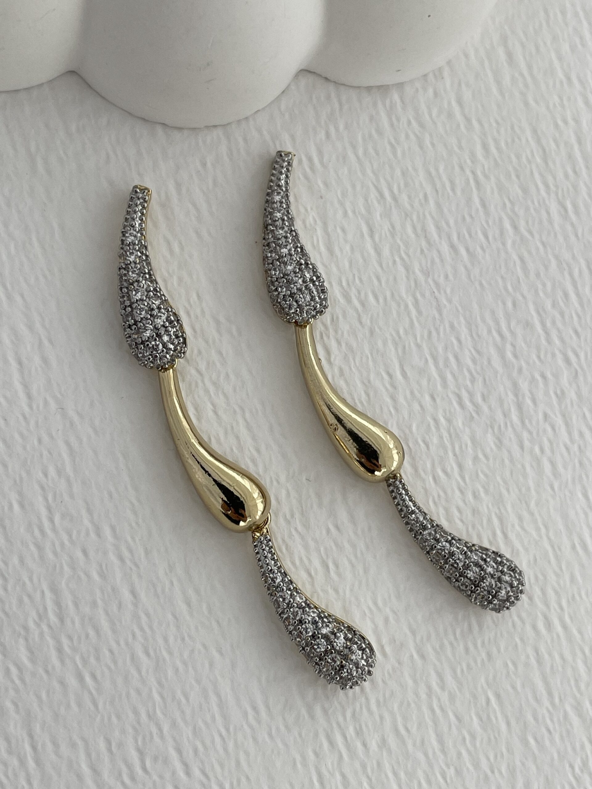 img_9673-2 Özel Seri Zirkon Taşlı Damla Tasarım Gold Küpe