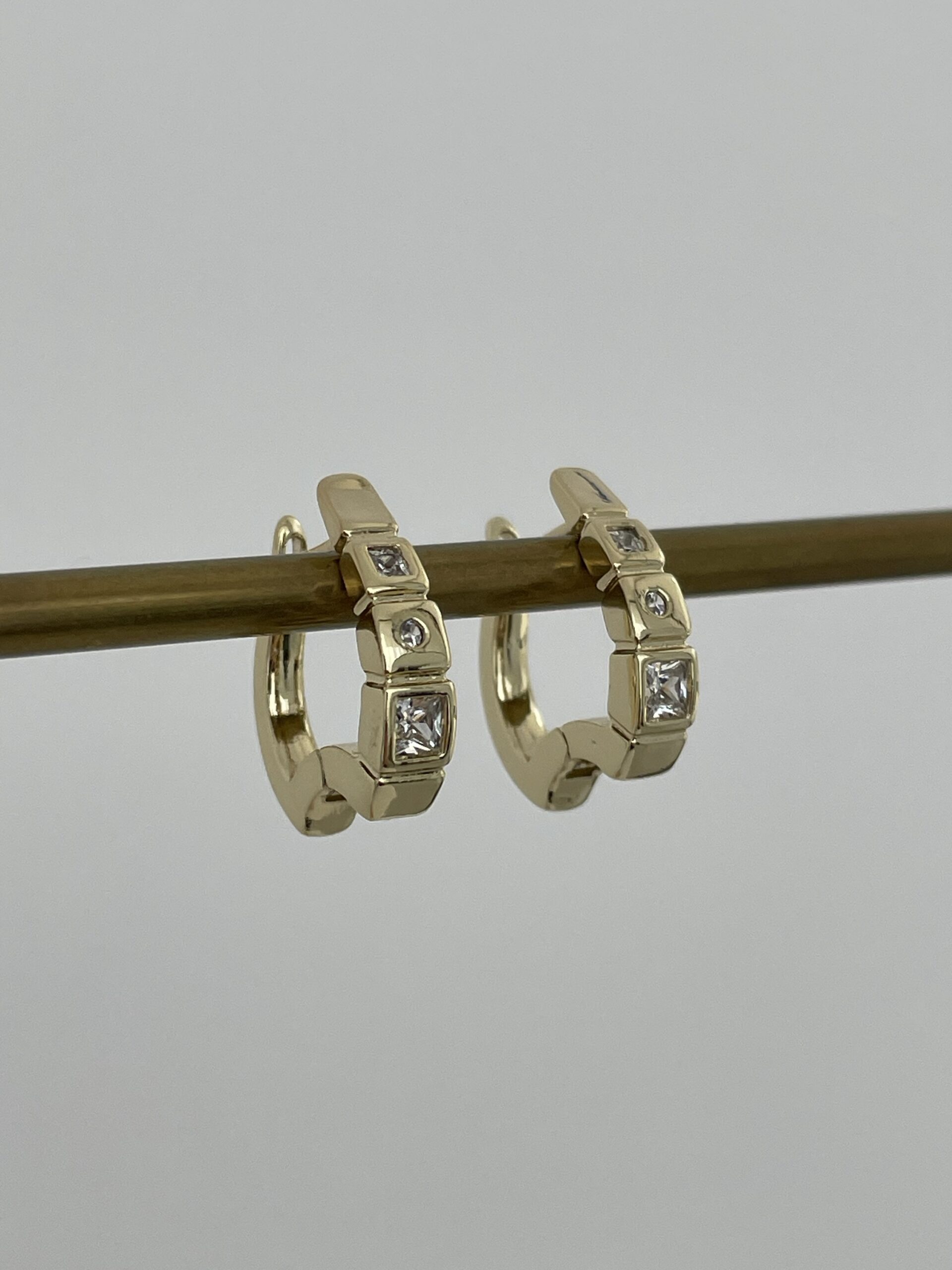 img_9768-2 Özel Seri Zirkon Taşlı Geometrik Tasarım Golf Küpe