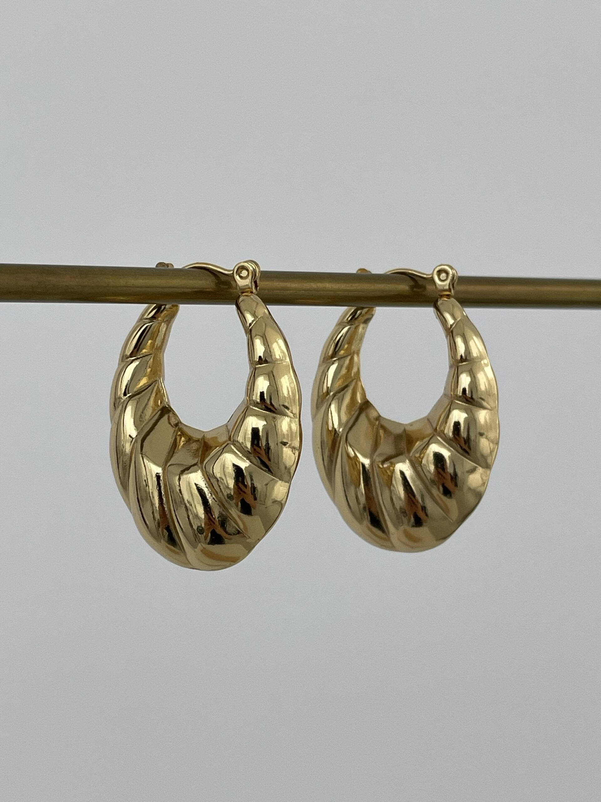 img_9804-2 Özel Seri Burgu Oval Tasarım Gold Halka Küpe