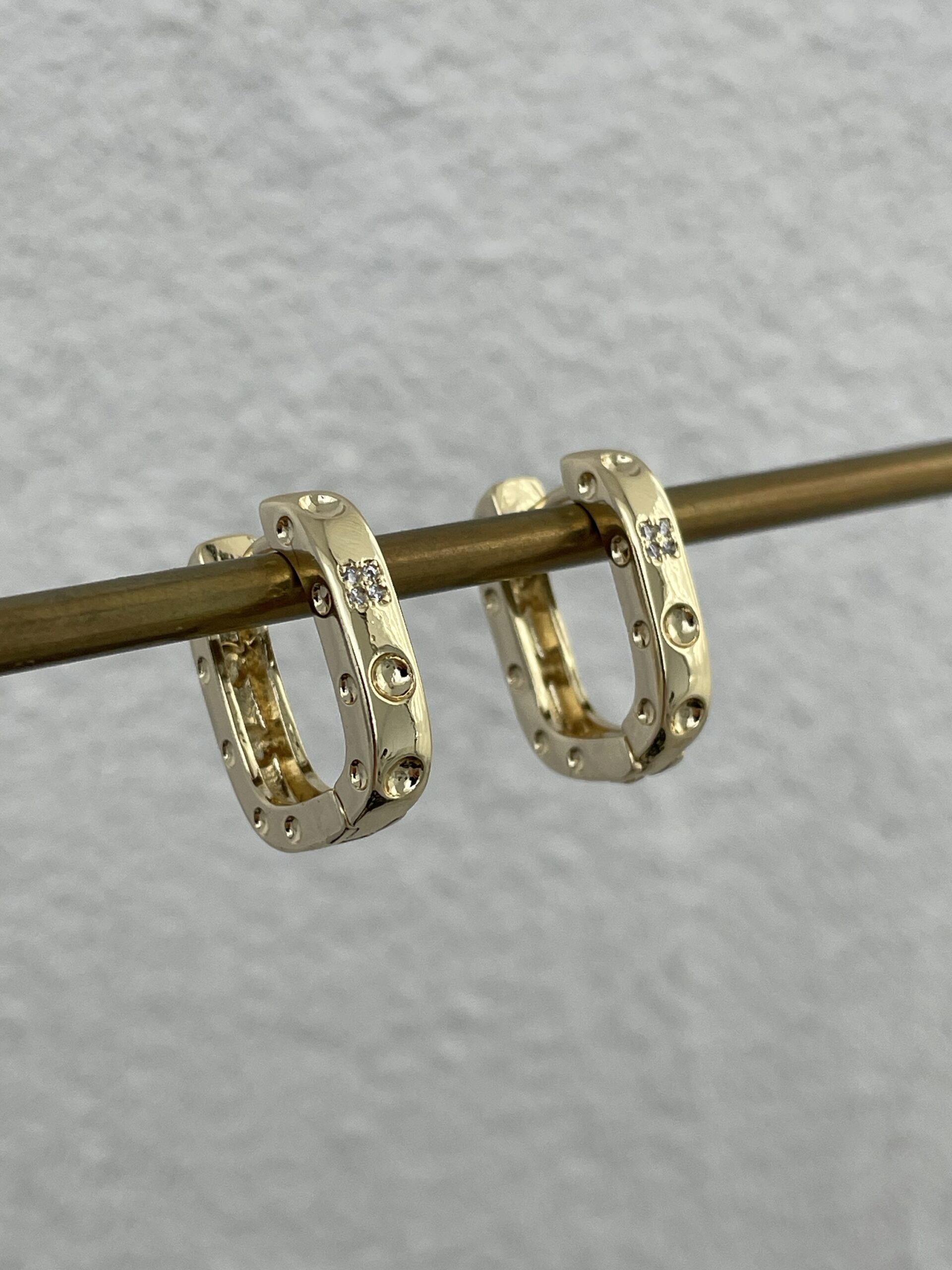 img_3187-4 Özel Seri Zirkon Taşlı Orta Dikdörtgen Gold Küpe