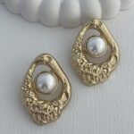 Özel Seri Desenli İnci Detay Oval Gold Küpe
