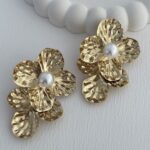 Özel Seri Desenli İnci Detay Çiçek Gold Küpe