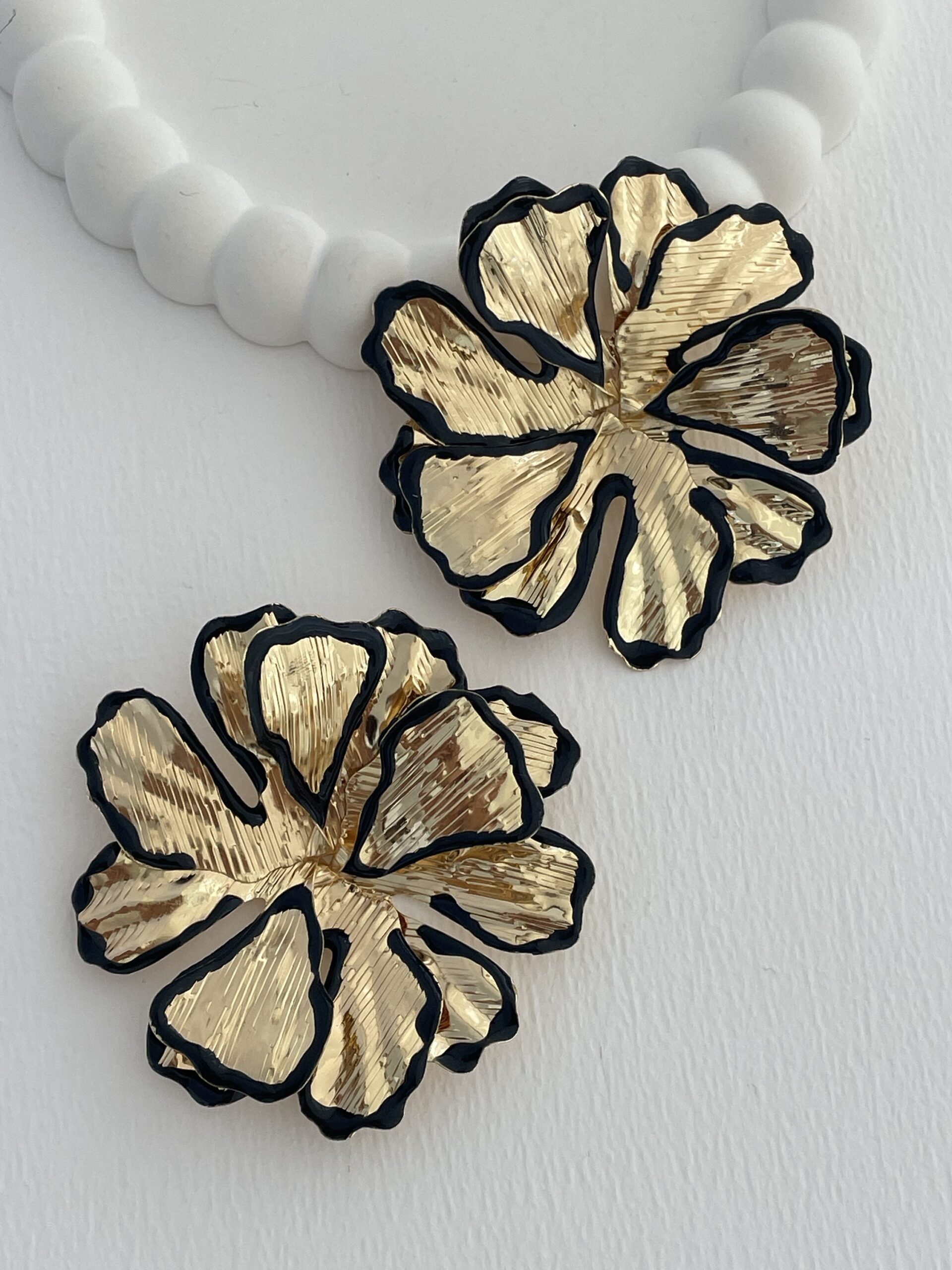 img_4024-6 Özel Seri Siyah & Gold ZR Model Çiçek Tasarım Küpe