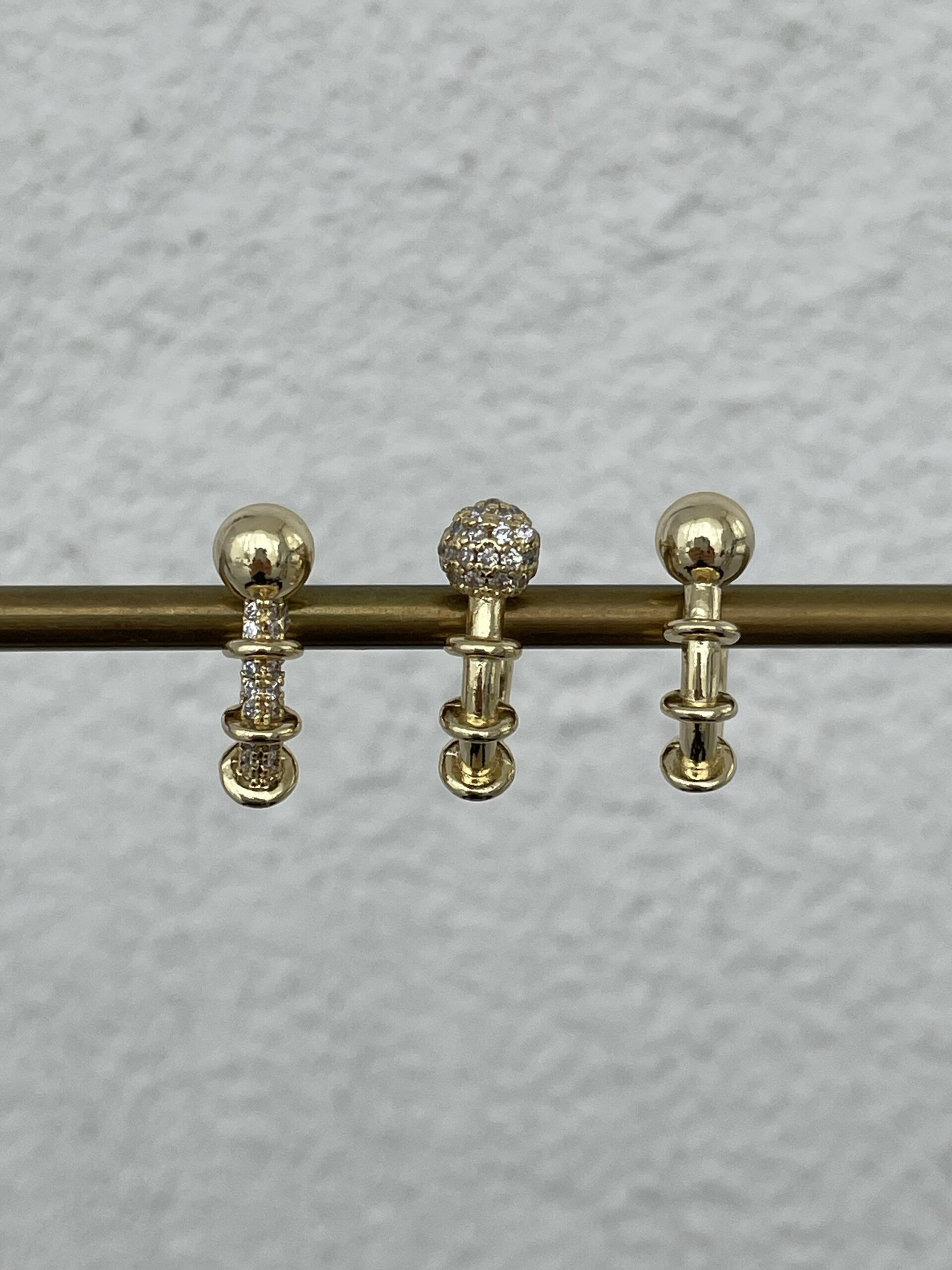 img_4453-7 Özel Seri Zirkon Taşlı Kemik Tasarım Üçlü Halka Gold Küpe Seti