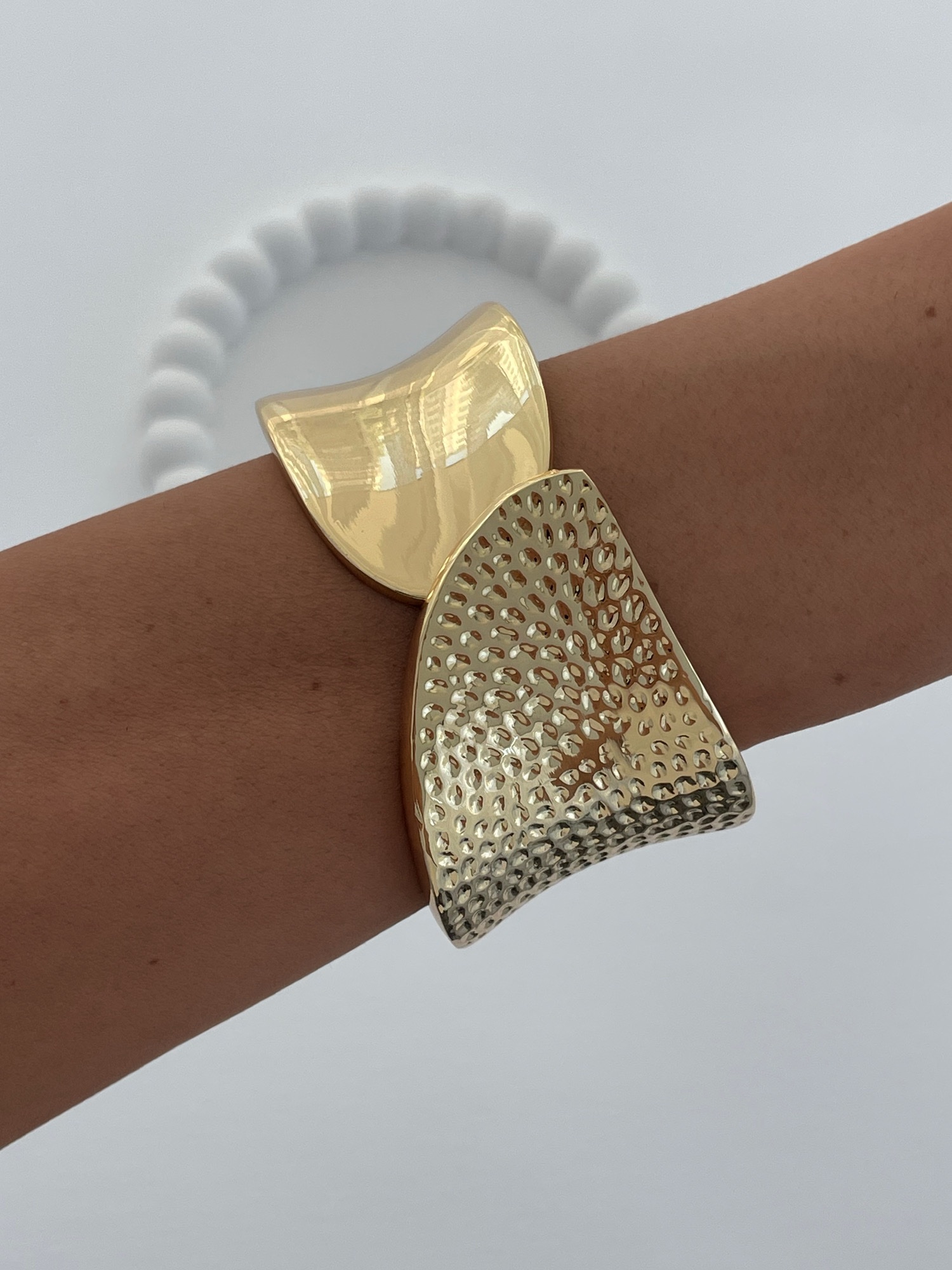 img_4710-2 Özel Seri Yarısı Desenli Gold Kelepçe Bileklik