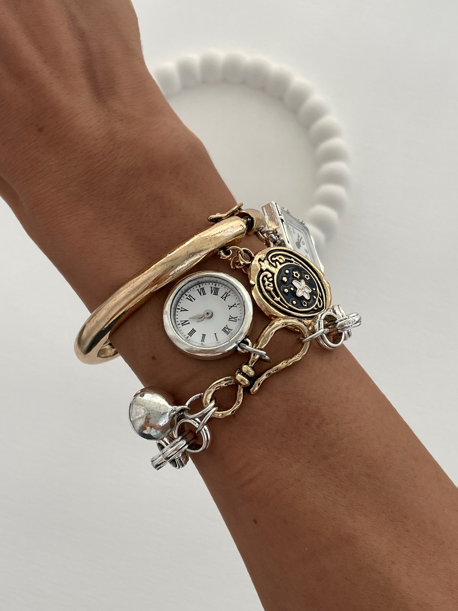 img_2661-3 Özel Seri ZR Model Saat Charmlı Üçlü Gümüş Bileklik