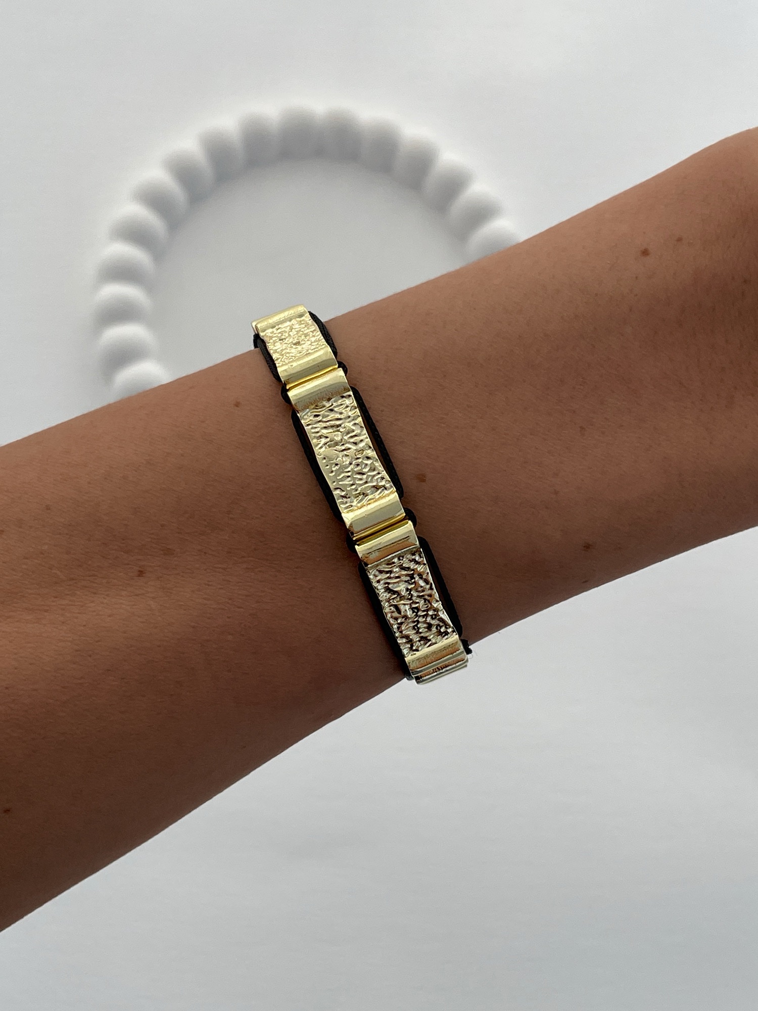 img_5530 Özel Seri Gold Desenli Geometrik Tasarım Asansörlü Siyah Bileklik