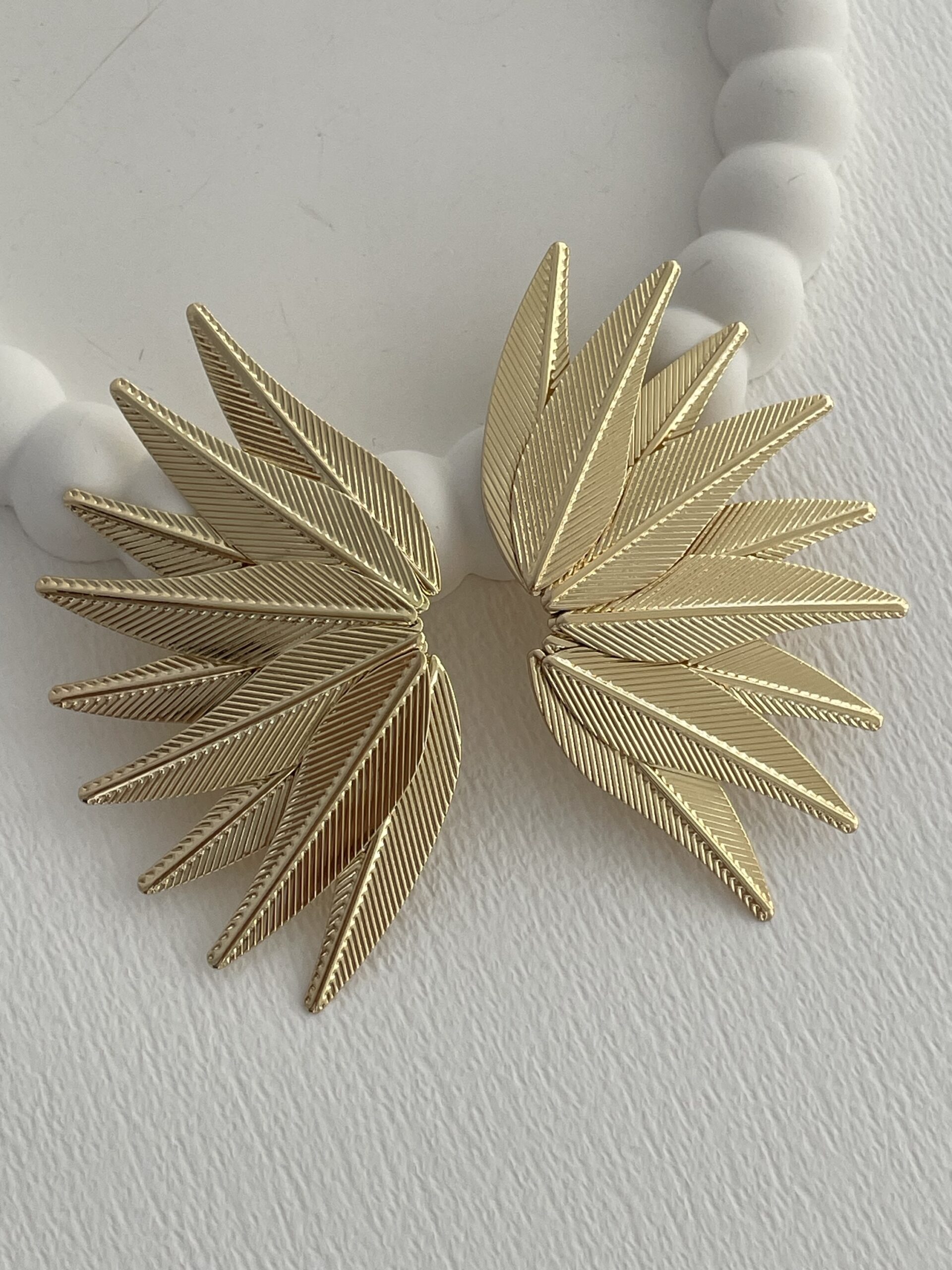 img_6702-4 Özel Seri Maksi Boy Yaprak Tasarım Gold Küpe