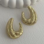 Özel Seri Desenli Oval Tasarım Gold Küpe