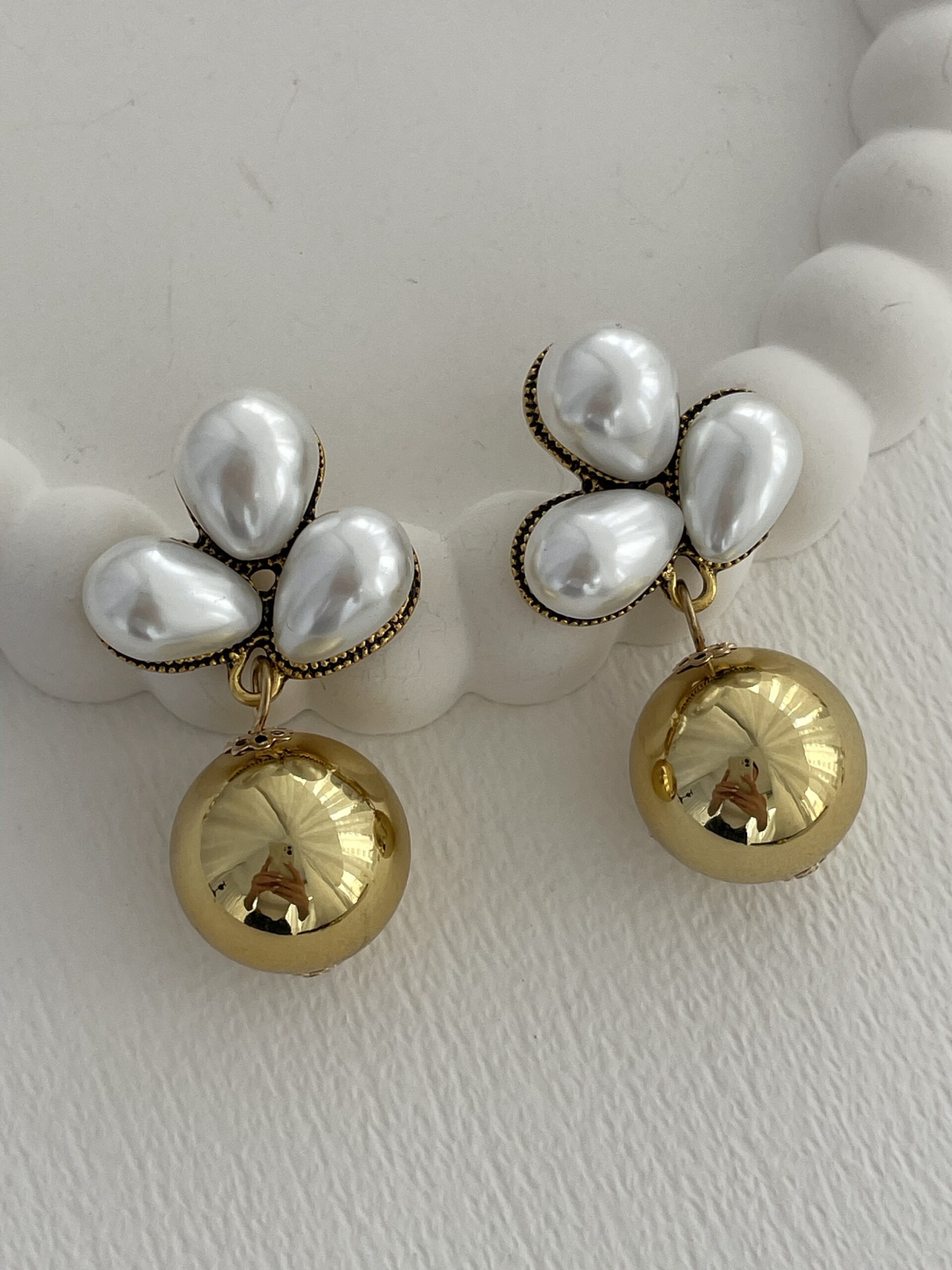 img_7108-2 Özel Seri Üçlü Damla İnci Detay Gold Top Küpe