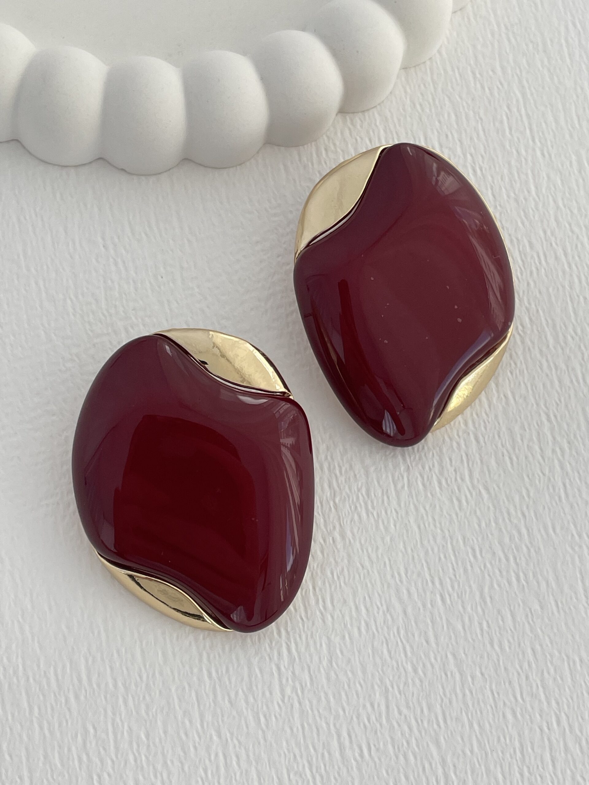 img_7987 Özel Seri Bordo Kemik Oval Soyut Tasarım Gold Küpe