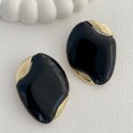 Özel Seri Siyah Kemik Oval Soyut Tasarım Gold Küpe