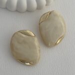 Özel Seri Krem Kemik Oval Soyut Tasarım Gold Küpe