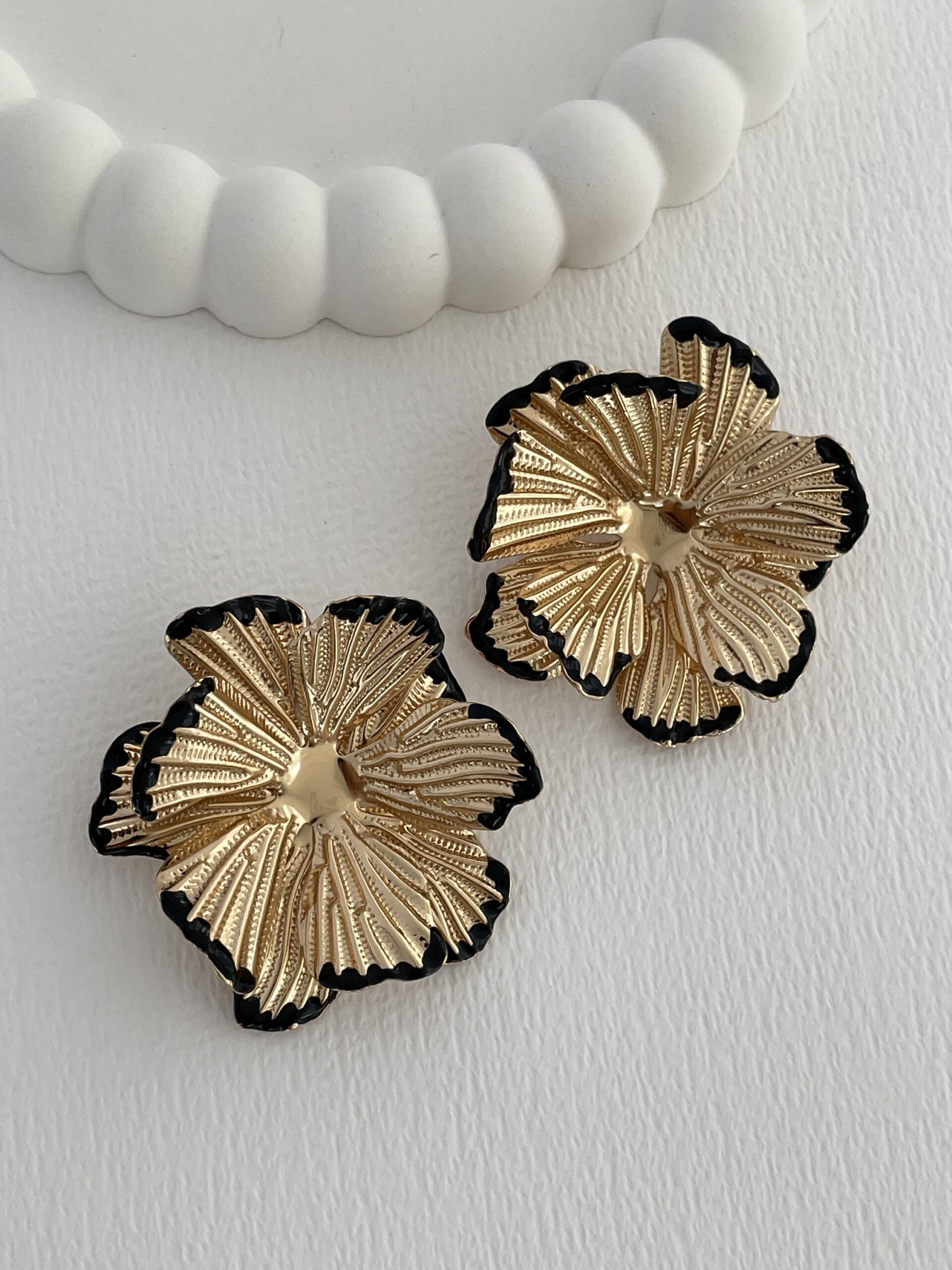 img_8033-2 Özel Seri Siyah Mineli Çiçek Tasarım Gold Küpe