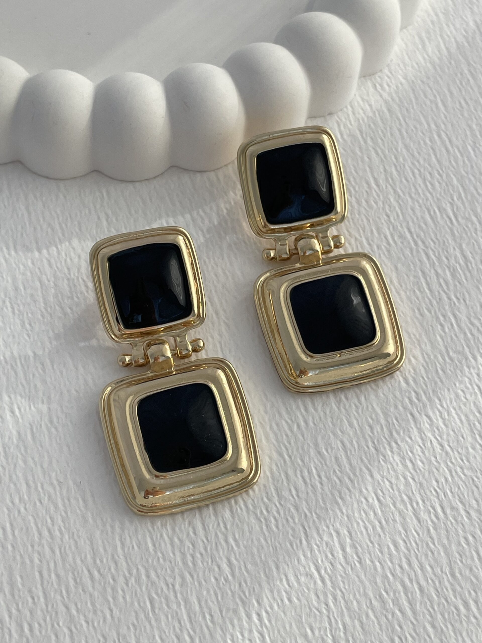 img_8376-5 Özel Seri Siyah Kemik İkili Kare Tasarım Gold Küpe