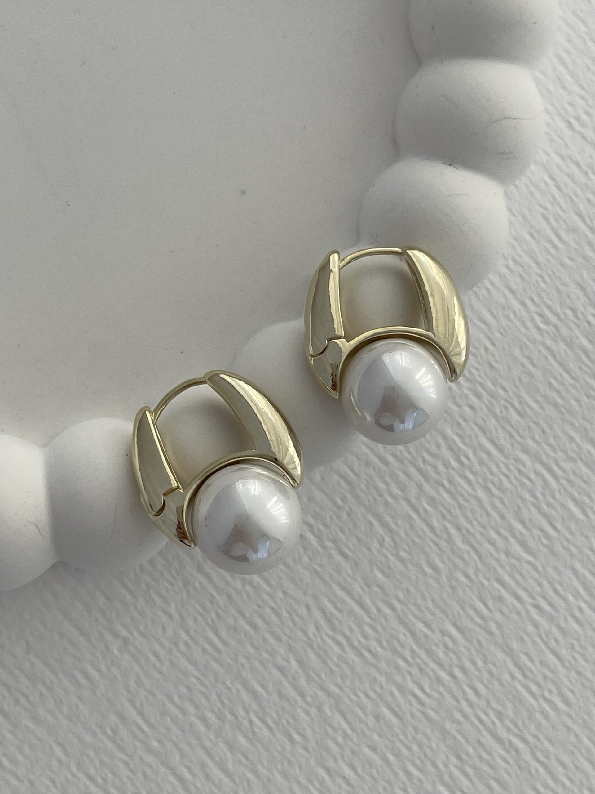 img_8421-5 Özel Seri Oval Tasarım Gold Detay İnci Top Küpe