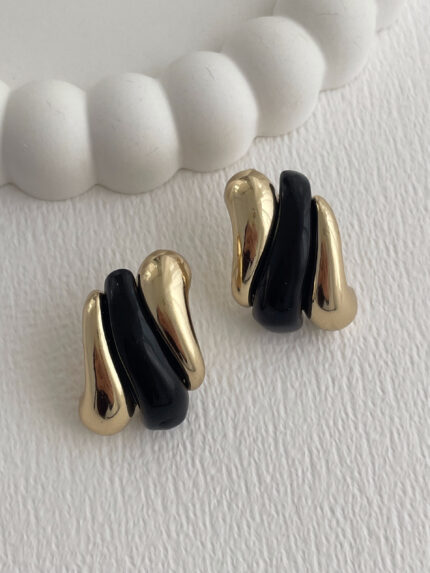 Özel Seri Siyah Kemik Detay Üçlü Damla Tasarım Gold Küpe