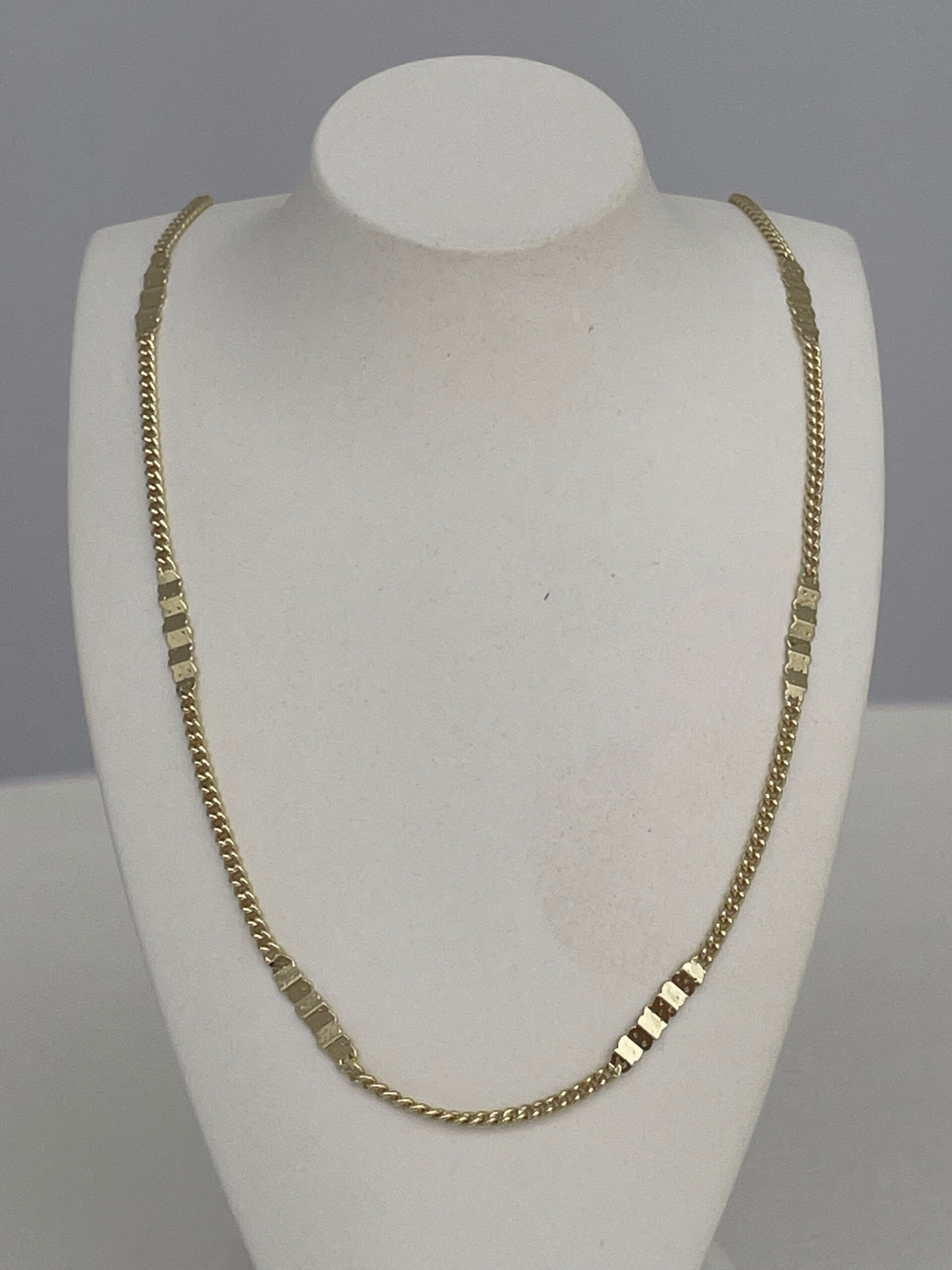 1767878901_0_695fb0f5e993d.jpg Özel Seri Ezme Plaka Detay İnce Gold Zincir Kolye 45 Cm