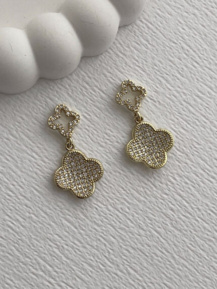 Özel Seri Marka Model Yonca Tasarım Zirkon Taşlı Gold Küpe