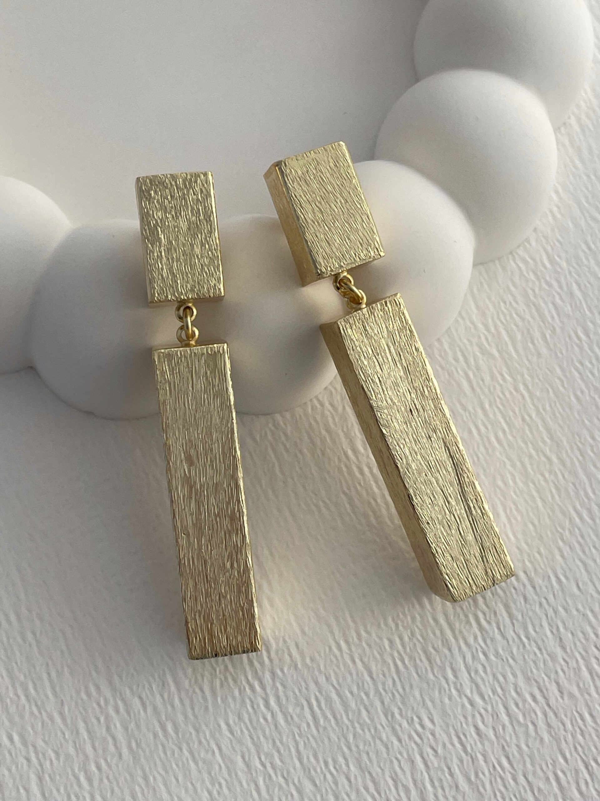 1768398594_0_69679f027b8ae-1.jpg Özel Seri Desenli İkili Blok Tasarım Gold Küpe