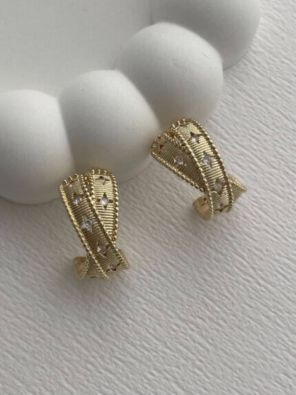 Özel Seri Marka Model Yıldız Detay Gold Küpe