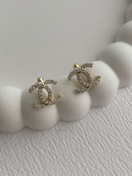 Özel Seri Marka Model Logo Detay Zirkon Taş Küpe