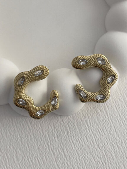 Çelik Zirkon Taşlı Kıvrım Detay Gold Küpe