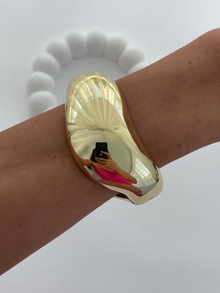 Özel Seri Bombeli Asimetrik Kıvrım Gold Kelepçe Bileklik