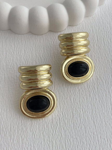 Özel Seri Siyah Mineli Burgu Model Gold Küpe