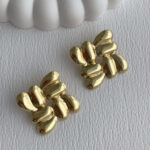 Çelik Kabartmalı Kare Tasarım Gold Küpe
