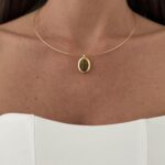 Özel Seri Kahverengi Mineli Oval Tasarım Gold Choker Kolye