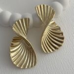 Özel Seri Tırtık Desen Kıvrım Tasarım Gold Küpe