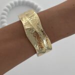 Özel Seri Kıvrım Detay Desenli Gold Kelepçe Bileklik