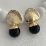 Özel Seri Soyut Gold Detay ZR Model Siyah Top Küpe