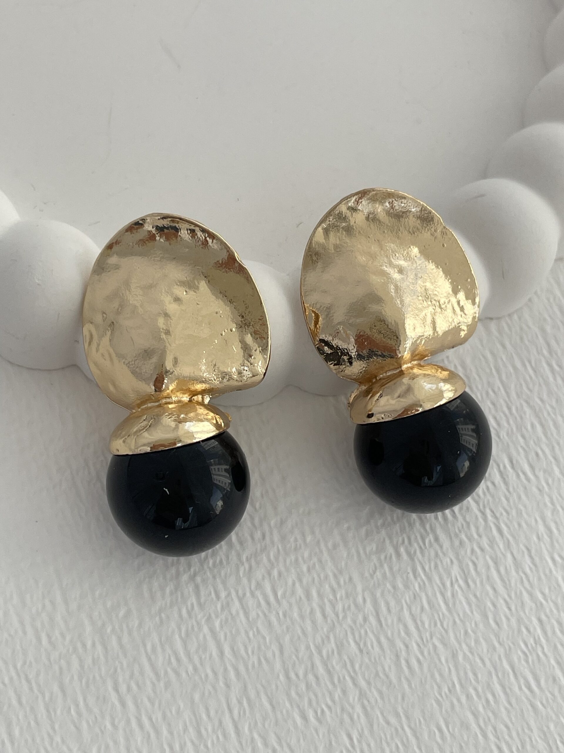 img_6825.jpeg Özel Seri Soyut Gold Detay ZR Model Siyah Top Küpe