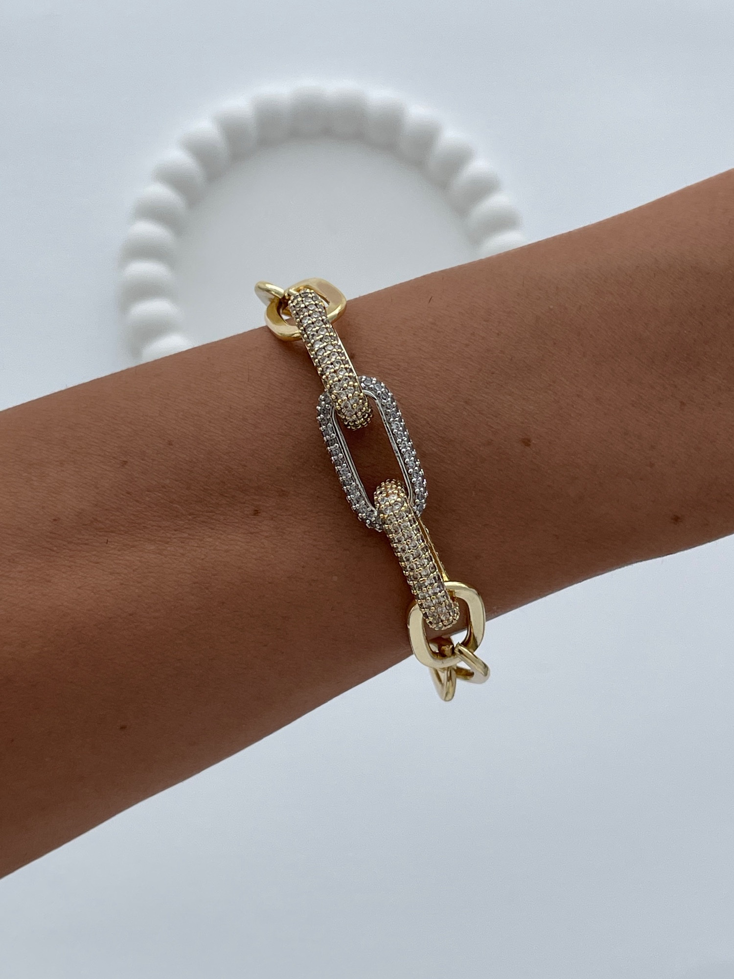 img_7787-1.jpeg Özel Seri Zirkon Taşlı Figaro Zincir Marka Model Gold Bileklik