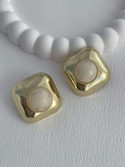 Özel Seri Krem Kemik Top Detay Kare Tasarım Gold Küpe