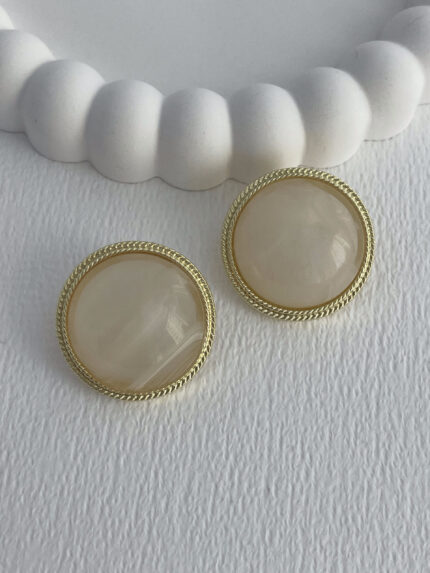 Özel Seri Krem Kemik Detay Desenli Kenar Tasarım Gold Küpe