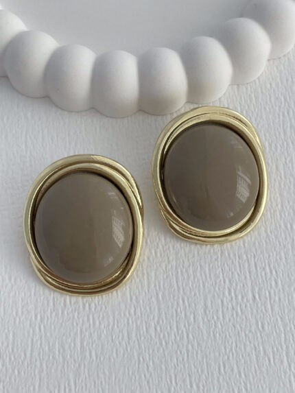 Özel Seri Bej Kemik Detay Top Tasarım Gold Küpe