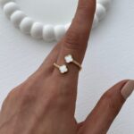 Özel Seri Marka Model Yonca Tasarım Beyaz Mineli Ayarlanabilir Gold Yüzük
