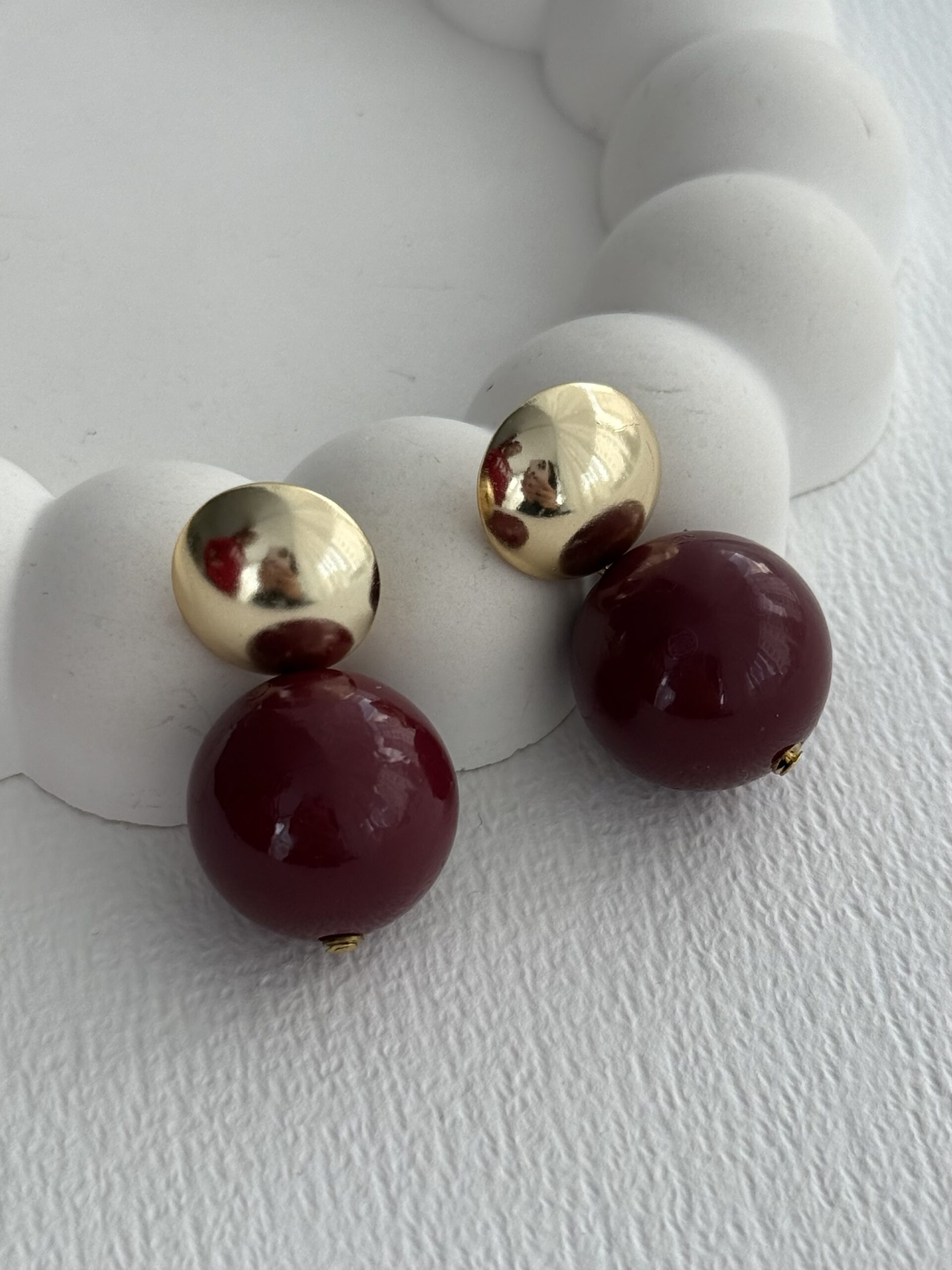 img_6506-scaled-1.jpeg Özel Seri Gold Detay Bordo Top Küpe