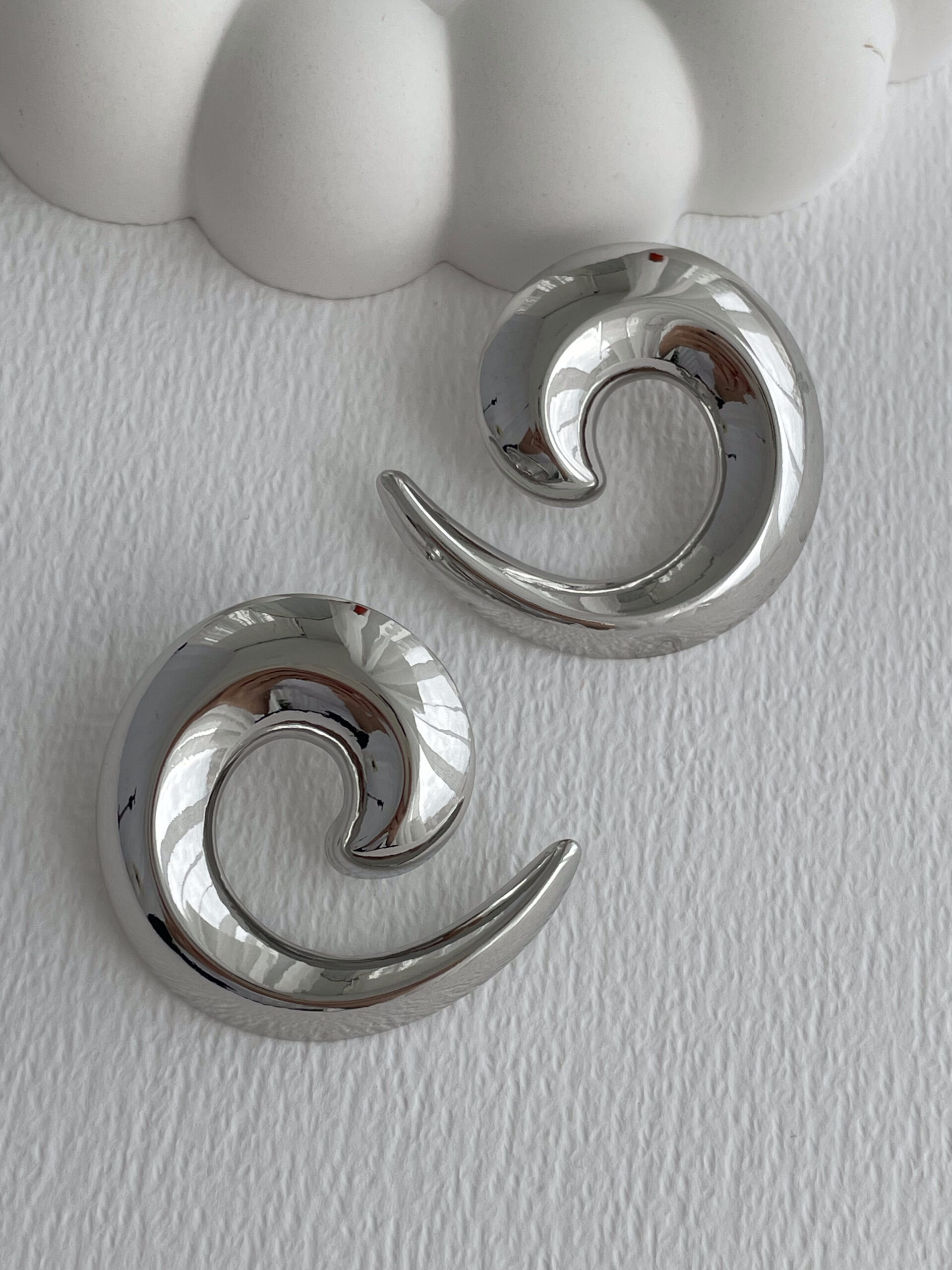 1775811593_0_69d8bc0922af0-1.jpg Özel Seri Sarmal Tasarım Gümüş Küpe