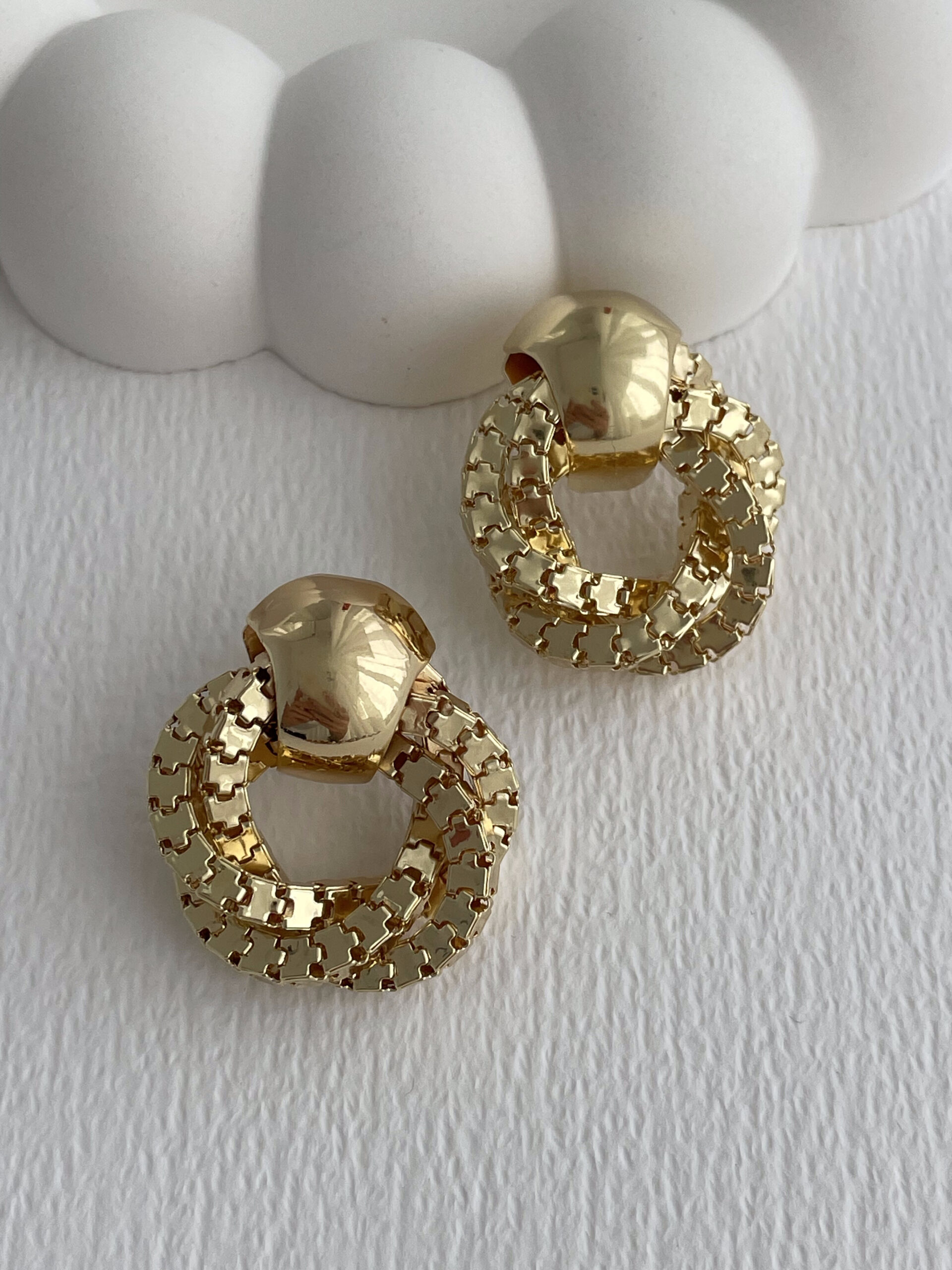 1775812535_0_69d8bfb7dbe5c-1.jpg Özel Seri Sarmal Zincir Tasarım Gold Halka Küpe