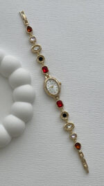 Marka Model Oval Tasarım Kırmızı & Siyah Baget Taşlı Kadranı Beyaz Gold Vintage Saat - Görsel 4