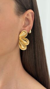 Özel Seri Yarım Çiçek Tasarım Gold Küpe - Görsel 2