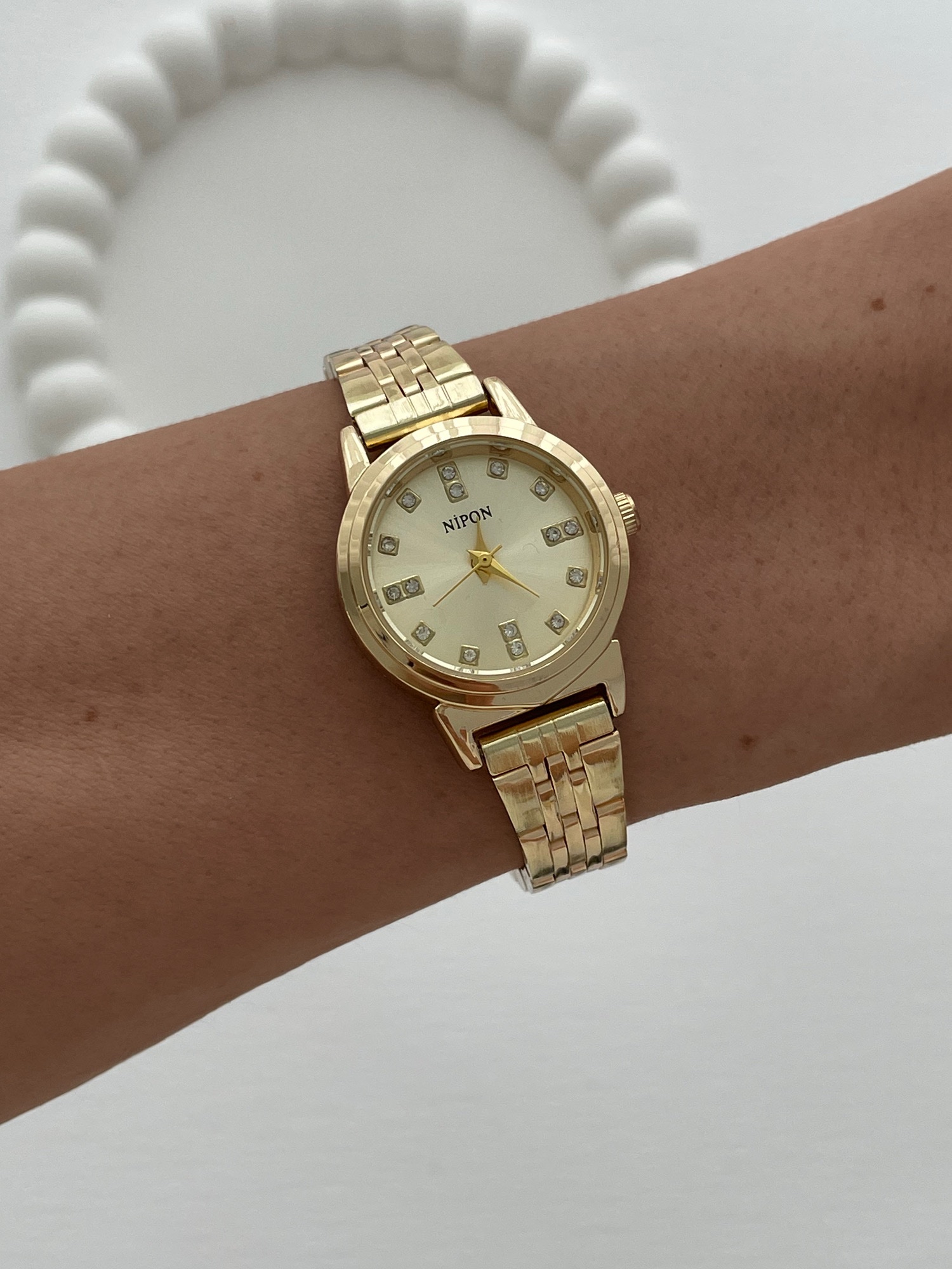 img_3840-4 Yuvarlak Tasarım Zirkon Taşlı Kadranı Sarı Gold Vintage Saat - Görsel 1