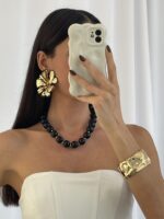 Özel Seri Gold Detay Siyah Top Kolye - Görsel 3